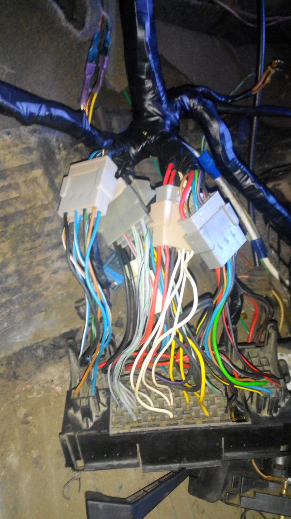 Замена колодки предохранителей — Opel Kadett E, 2 л, 1985 года ...