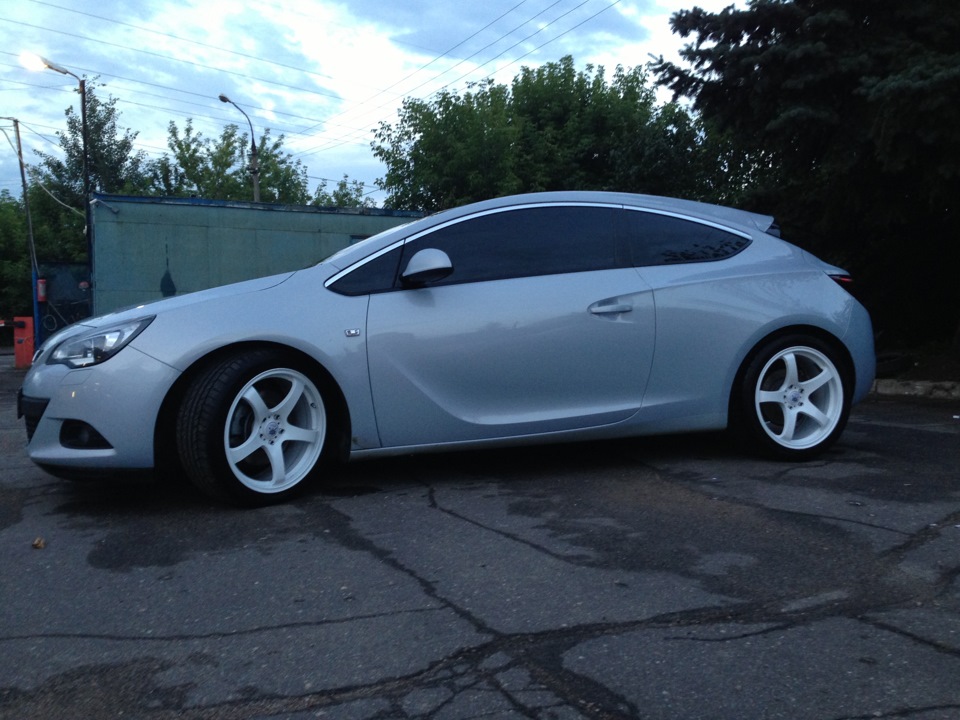 Opel Astra GTC r19