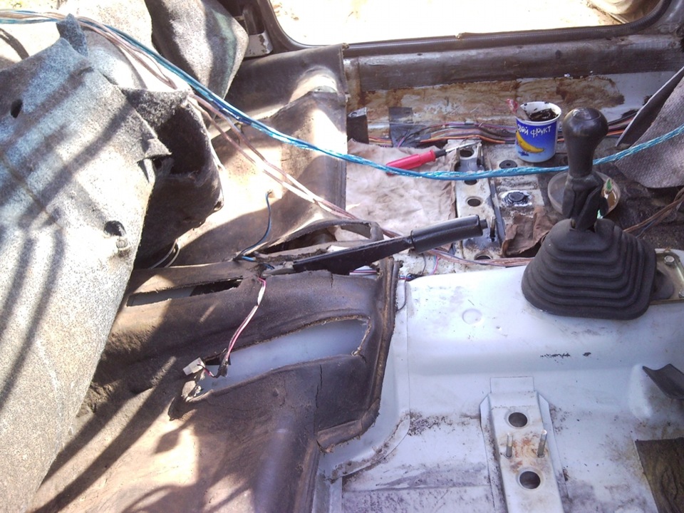 [вылечено] Обнаружена сырость под передними сиденьями — LADA 21093i, 1 ...