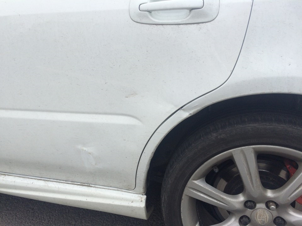 лёгкие вмятины на двери — Subaru Impreza WRX (GD/GG)