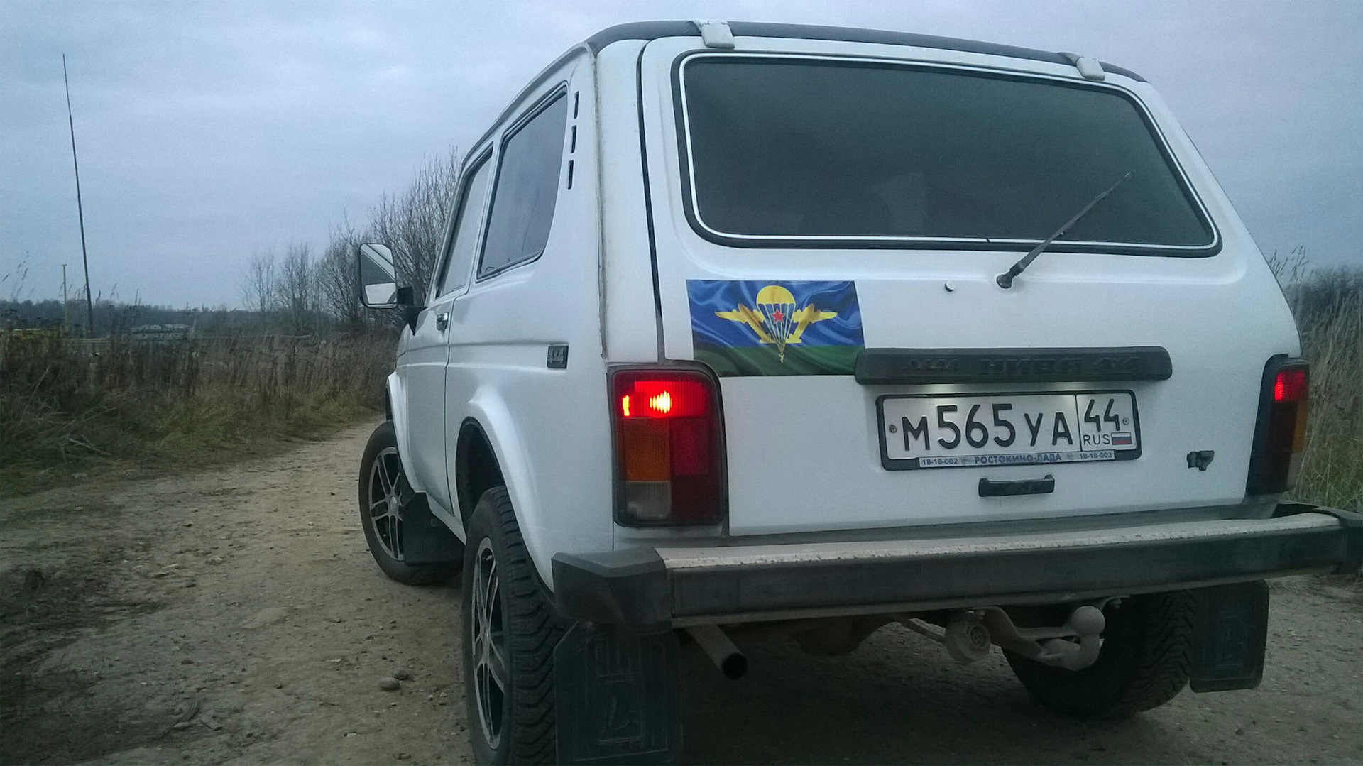 Научишься на ниве ездитьна любой сможешь) — Lada 4x4 3D, 1,7 л, 1997