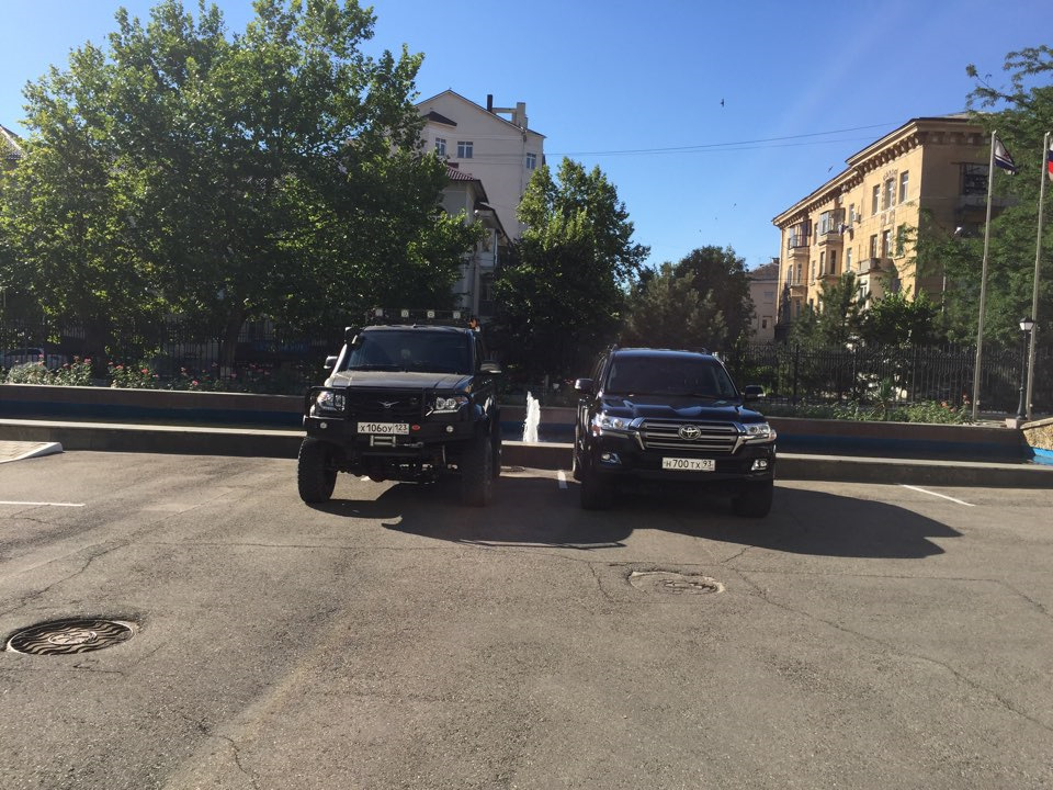 Угадайте, кто круче? 😂 — УАЗ Patriot, 2,7 л, 2015 года | наблюдение ...