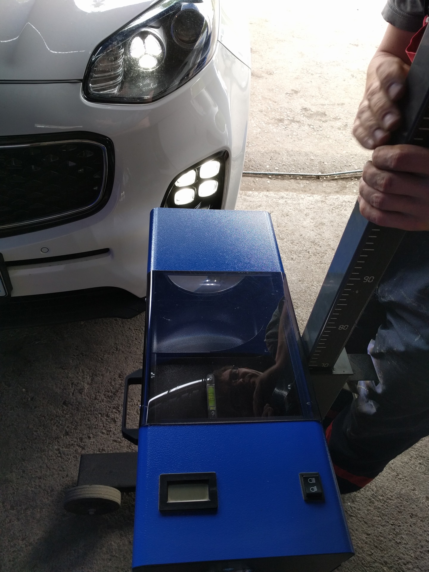 Регулировка LED туманок — KIA Sportage (4G), 2 л, 2016 года | визит на ...