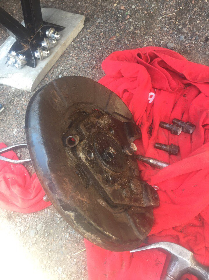 Замена задних ступичных подшипников и тормозов. — Mitsubishi Lancer X ...