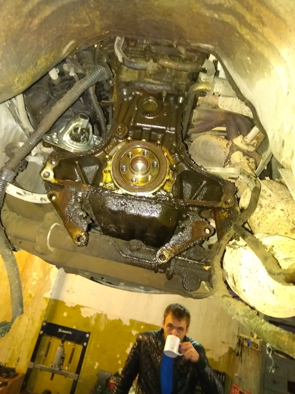 Замена заднего сальника колена — Toyota Crown (S150), 4,3 л, 1999 года ...