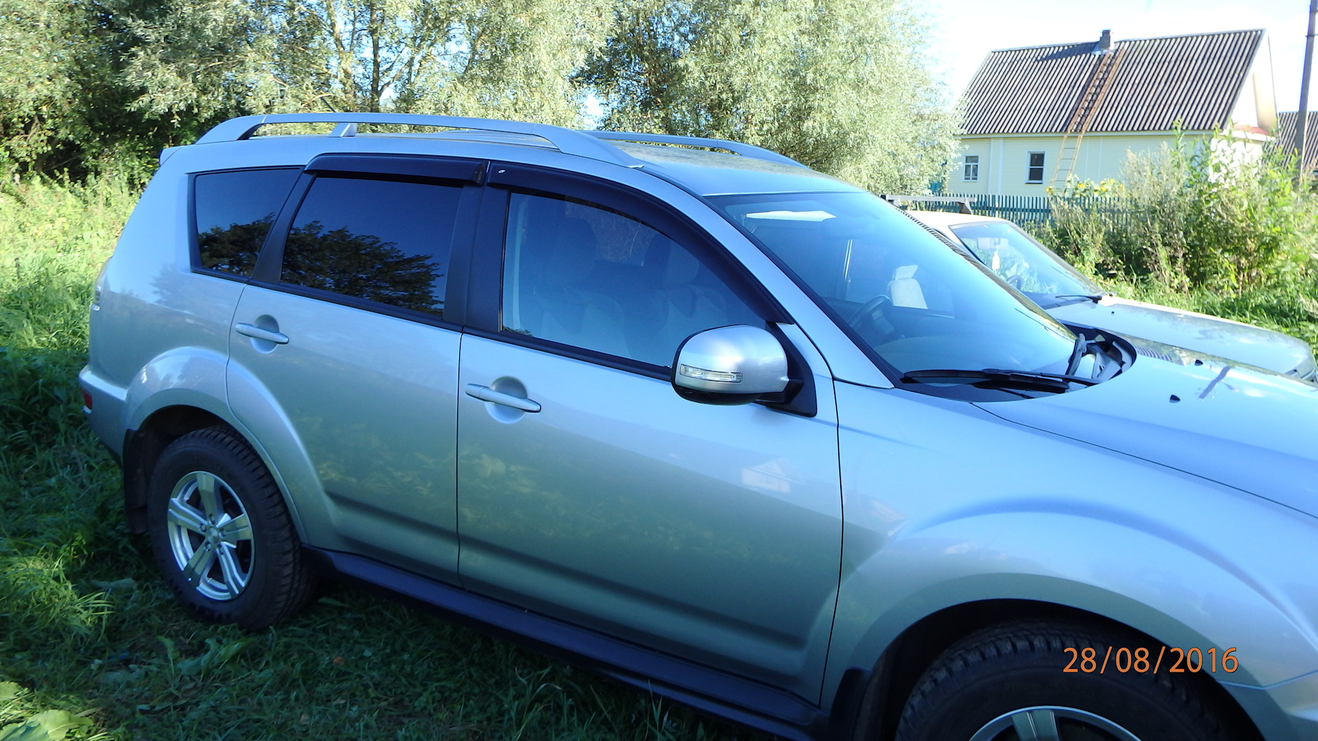 Хл р. Дефлекторы окон Митсубиси Аутлендер XL 2010. Outlander XL Cobra Tuning. Дефлекторы на окна Аутлендер ХЛ. Аутлендер 2007 год ветровики.