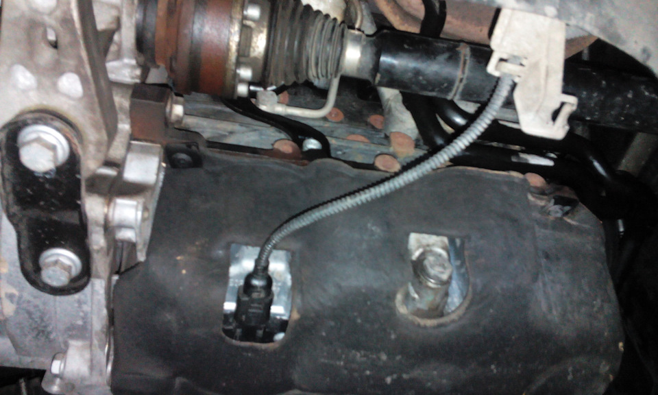 Вид на установленный трубопровод из ямы. — Skoda Yeti