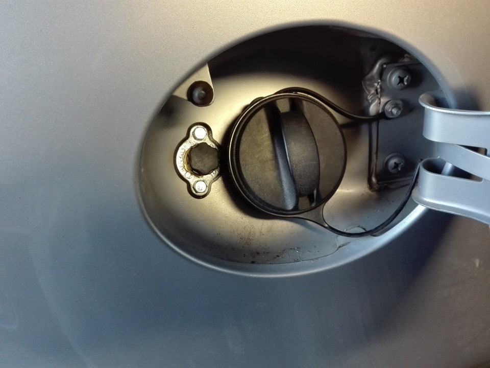 а вот и заправщик который крупные фирмы не могли сделать! — Lada Калина Хэтчбек (1G)