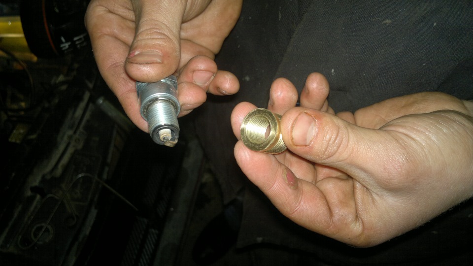 7d27264s 960 Как выкрутить ввертыш со свечи