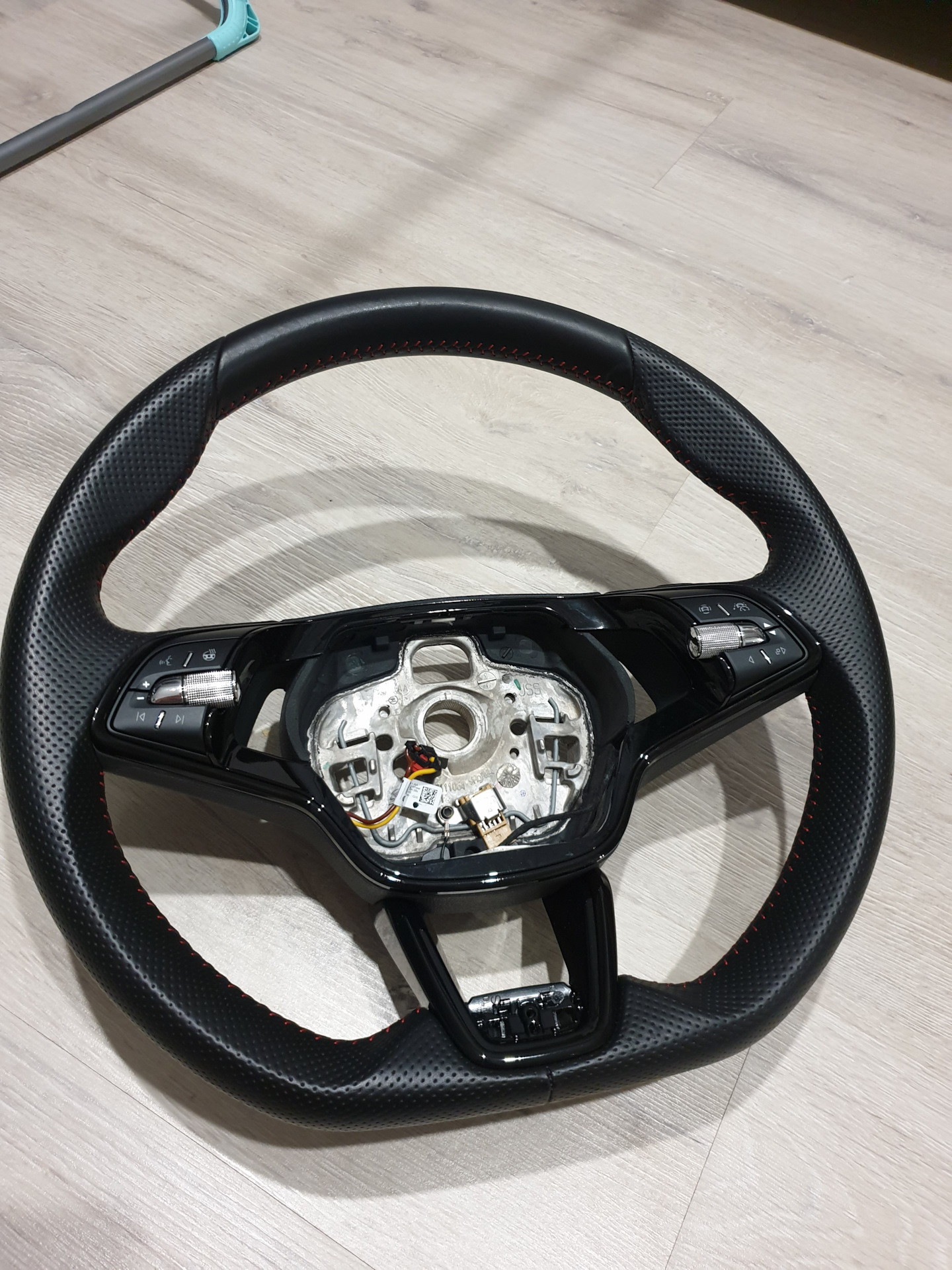 Руль шкода а8 — Skoda Octavia Combi A7 Mk3, 1,8 л, 2015 года | стайлинг ...
