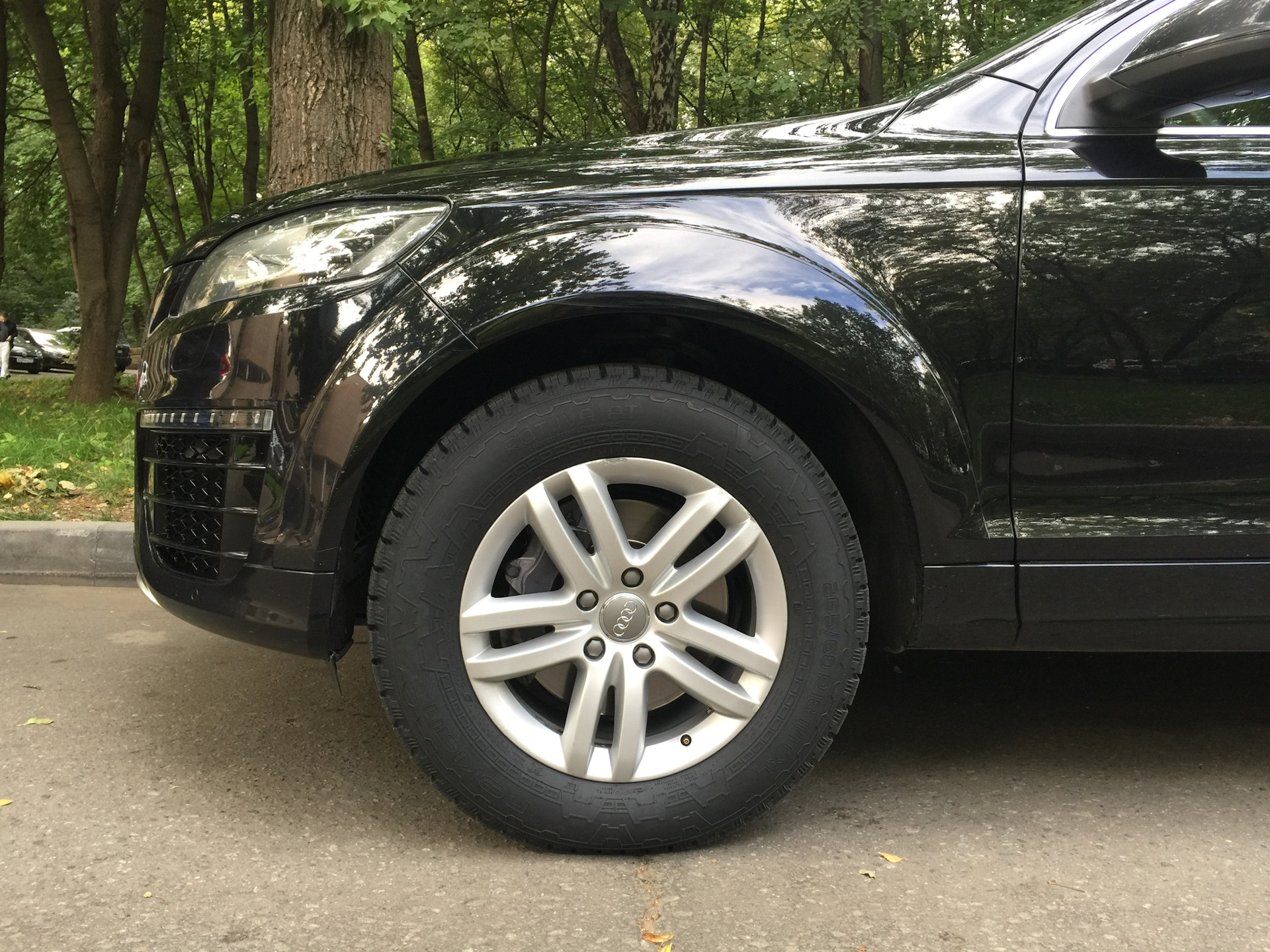 Q7 размеры шин. Audi q7 235/60 r18. 235/60 R17 Audi q5. 265 60 R18 q7. 275 60 R18 q7.