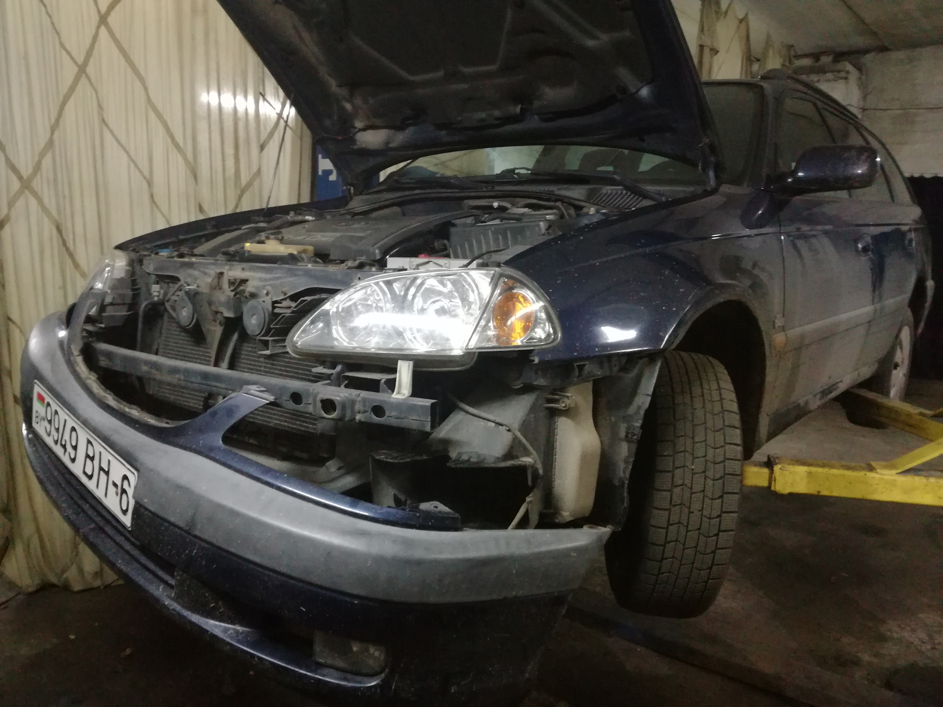 Как снять фары на тойота авенсис т220 Замена ламп ПТФ - Toyota Avensis I, 2 л, 2002 года своими руками DRIVE2
