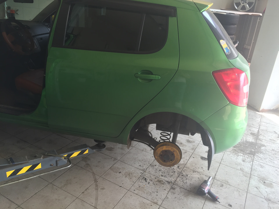 Неожиданно потек тормозной цилиндр в заднем левом тормозном барабане ...