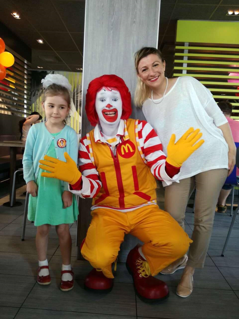 Макдональдс витебск. Ronald MCDONALD В карусели. Центр Рональда Макдональда Крылатское.