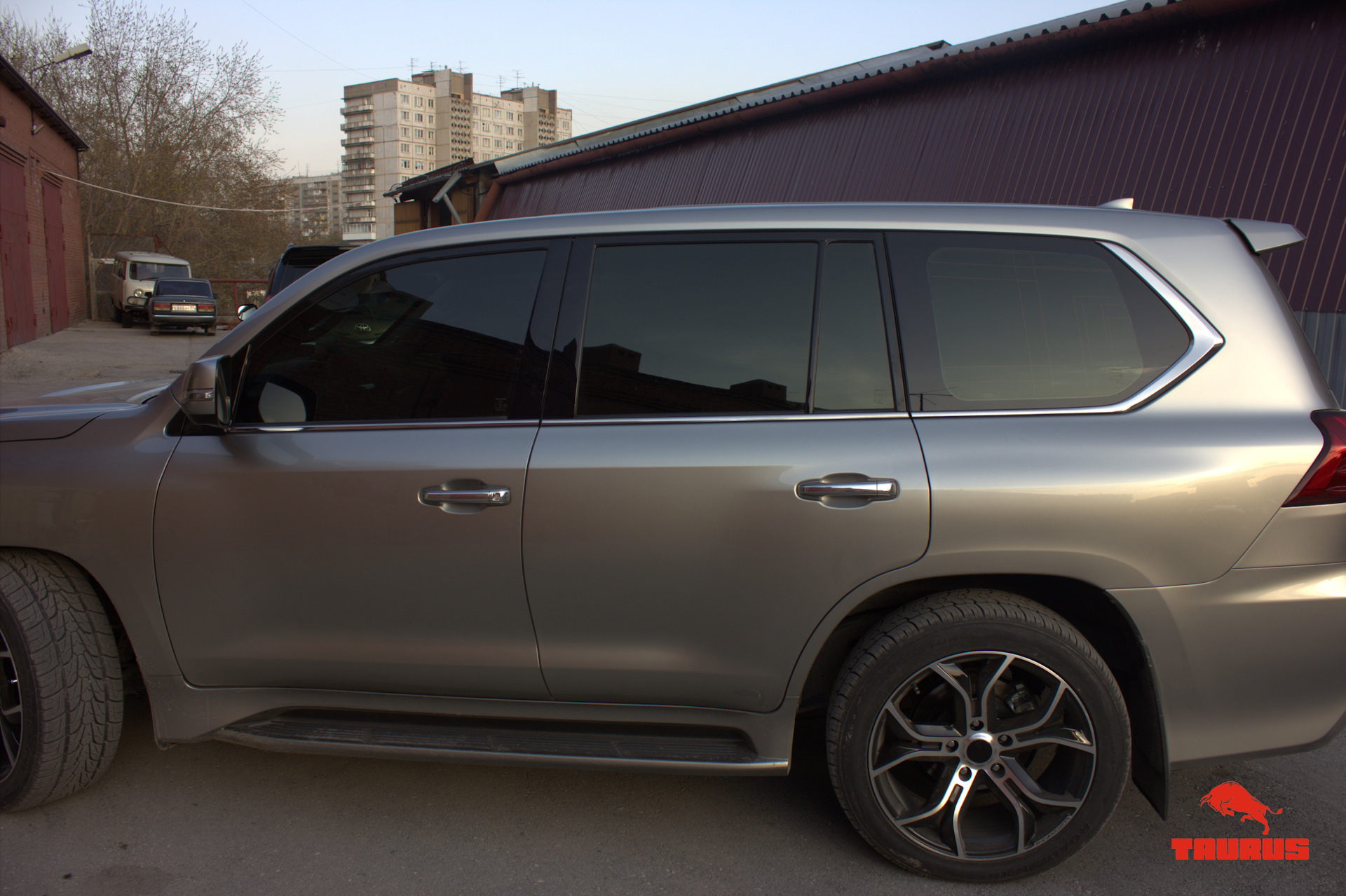 Lexus LX 570 тонированный