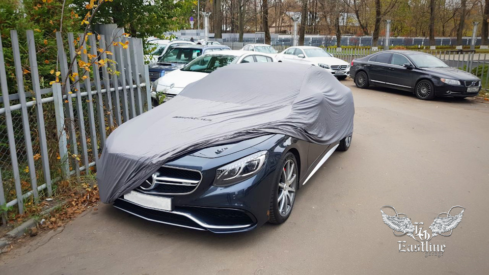 Mercedes-Benz S63 AMG Coupe – авточехол с эмблемой AMG на капоте ...
