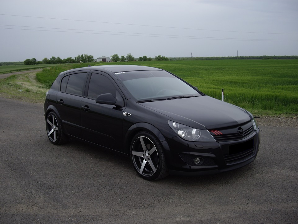 Opel Astra h черная