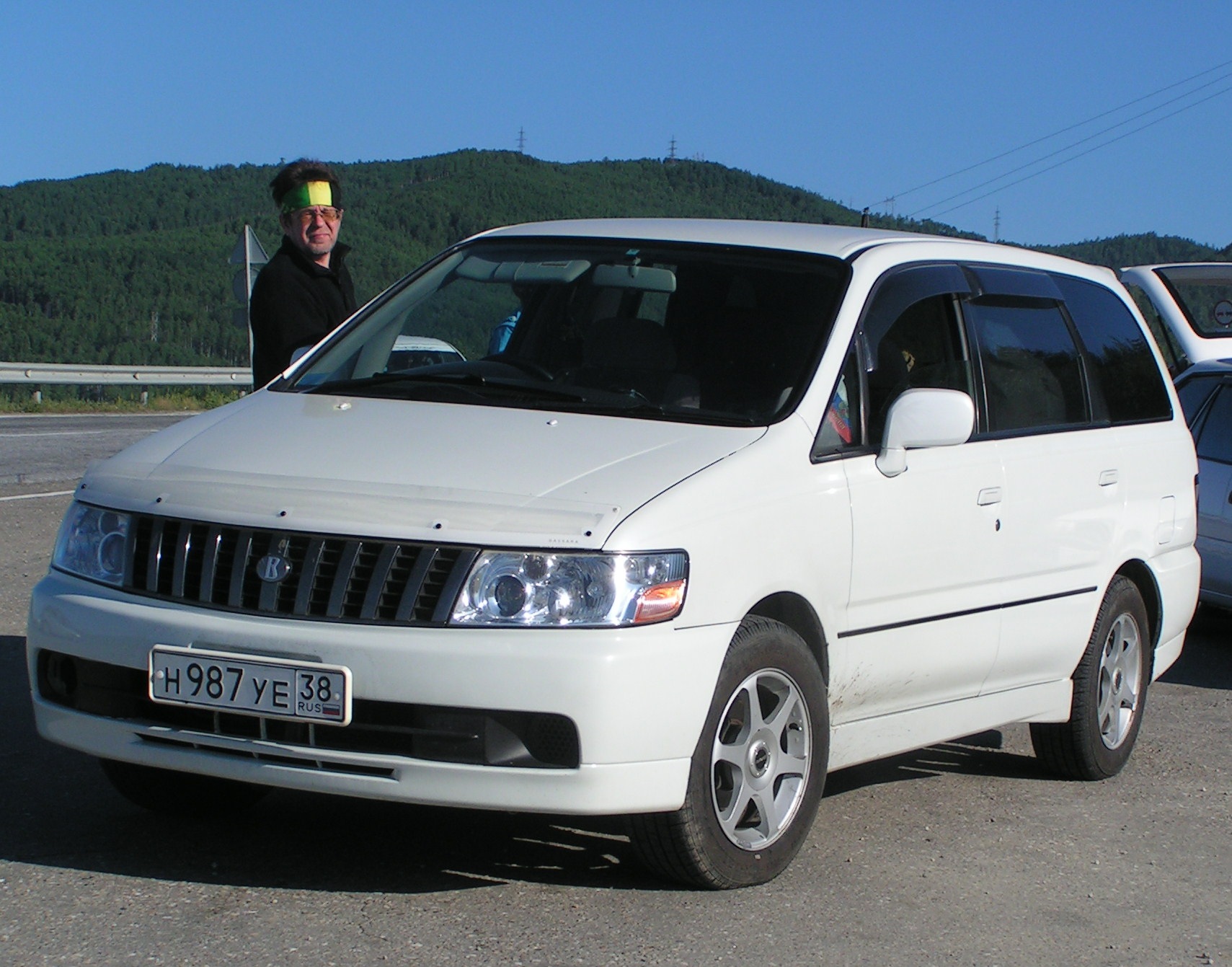 Nissan bassara фотографии