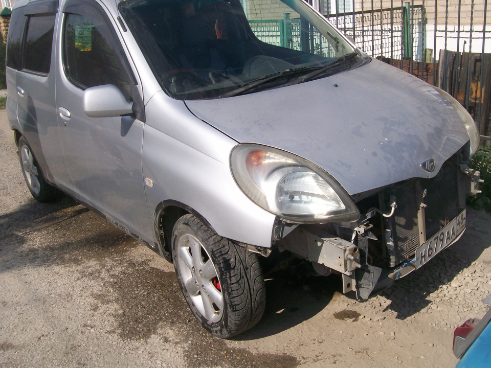 Toyota Funcargo Hertz drive2