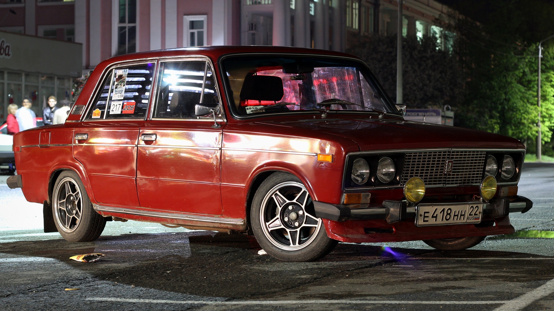 Тюнингованная Lada 2106