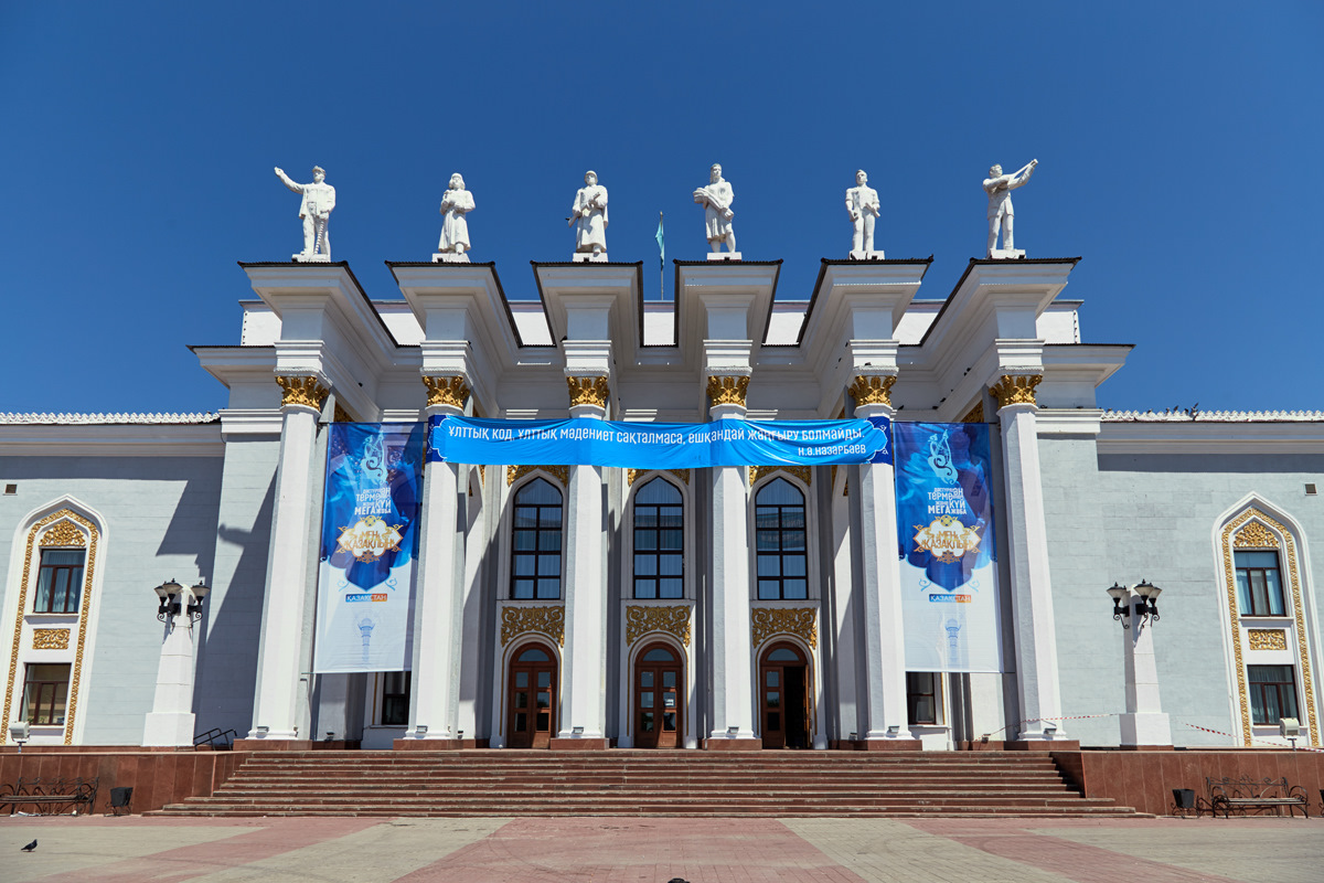 Сарыжайлау караганда. Город Караганда. Караганда Казахстан. ДК горняков Караганда. Столица Караганды.