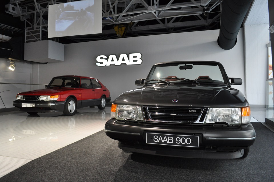 Старая машина Saab Швеция