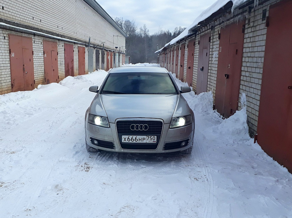 Номерные рамки без надписей. Фото. — Audi A6 (C6), 2,4 л, 2008 года ...