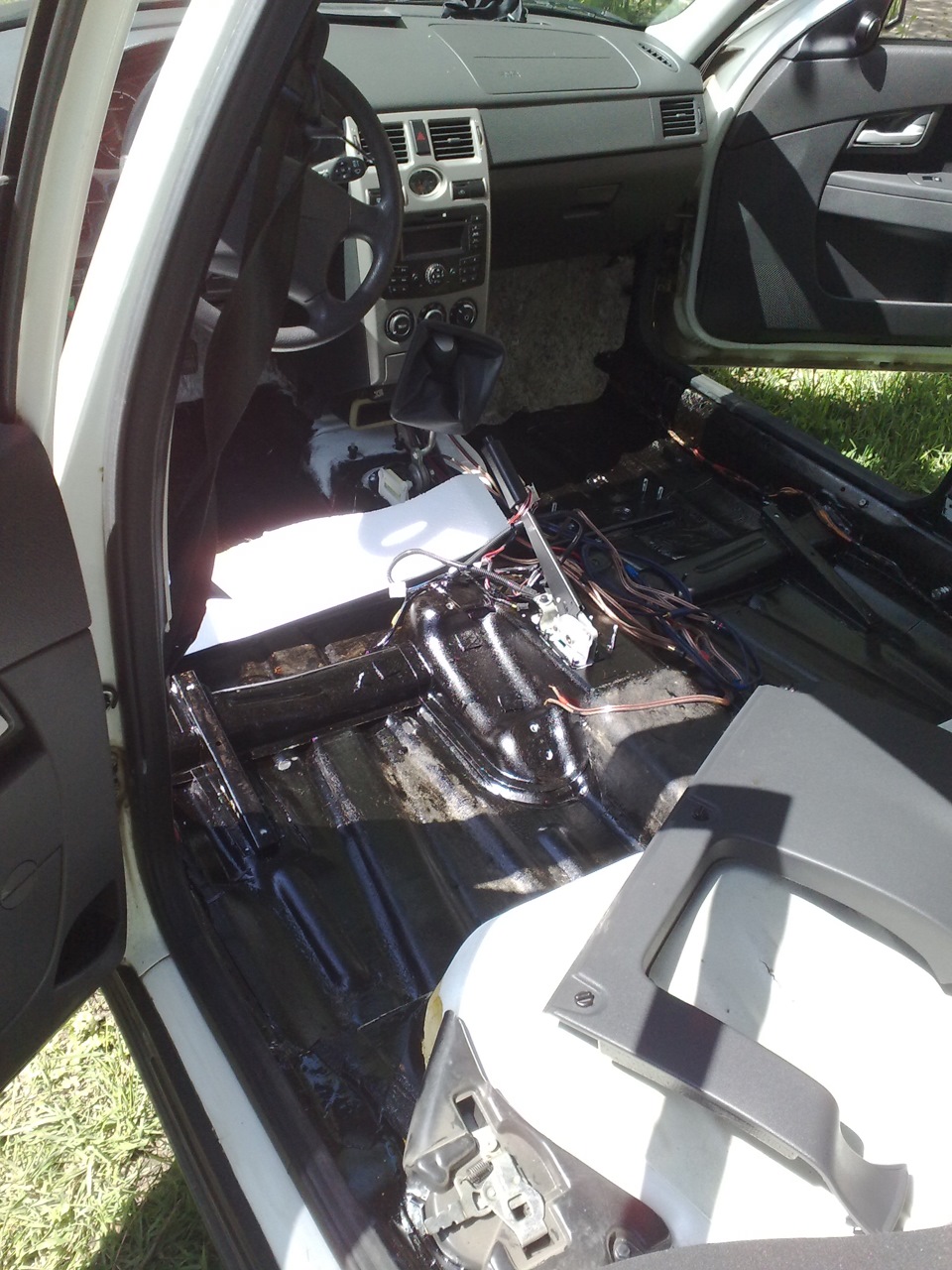 К зиме готов. + доп кнопка открывания багажника! — Lada Приора седан, 1 ...