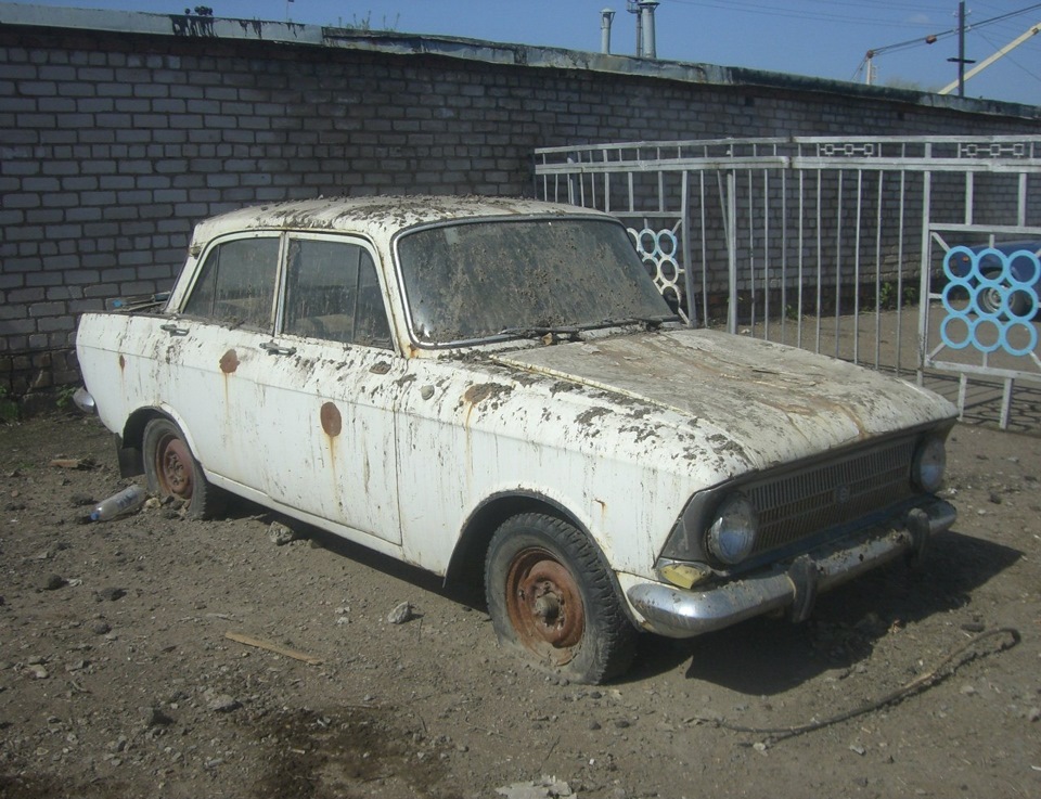 Октябрь авто. Заброшенные машины в Октябрьском Башкортостан. Уборка брошенных машин Октябрьский Башкортостан.