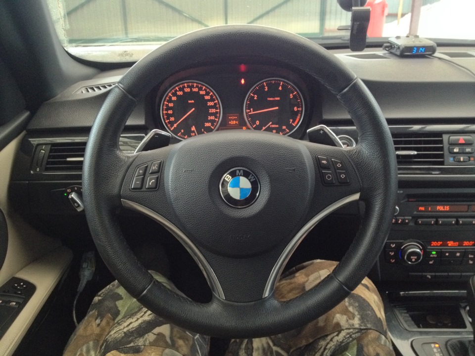 Bmw e92 скрипит руль