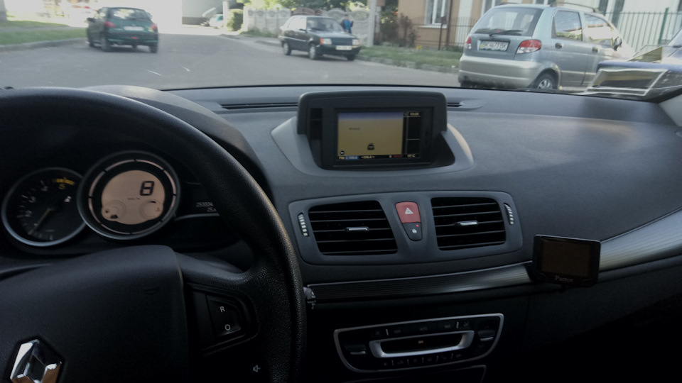 Потухла подсветка двери пасажира. — Renault Megane III, 1,5 л, 2011 ...