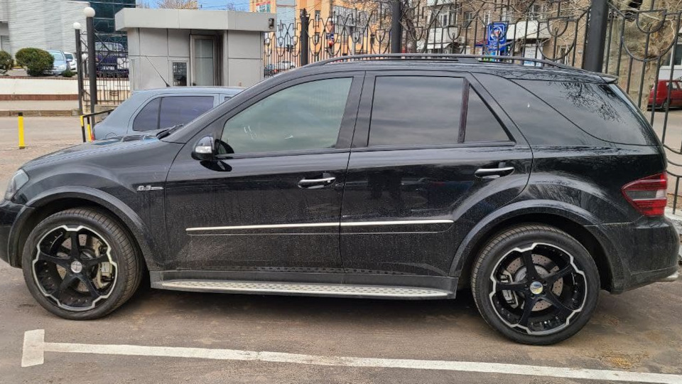 Обучение крышки багажника — Mercedes-Benz ML 63 AMG (W164), 6,3 л, 2008 ...