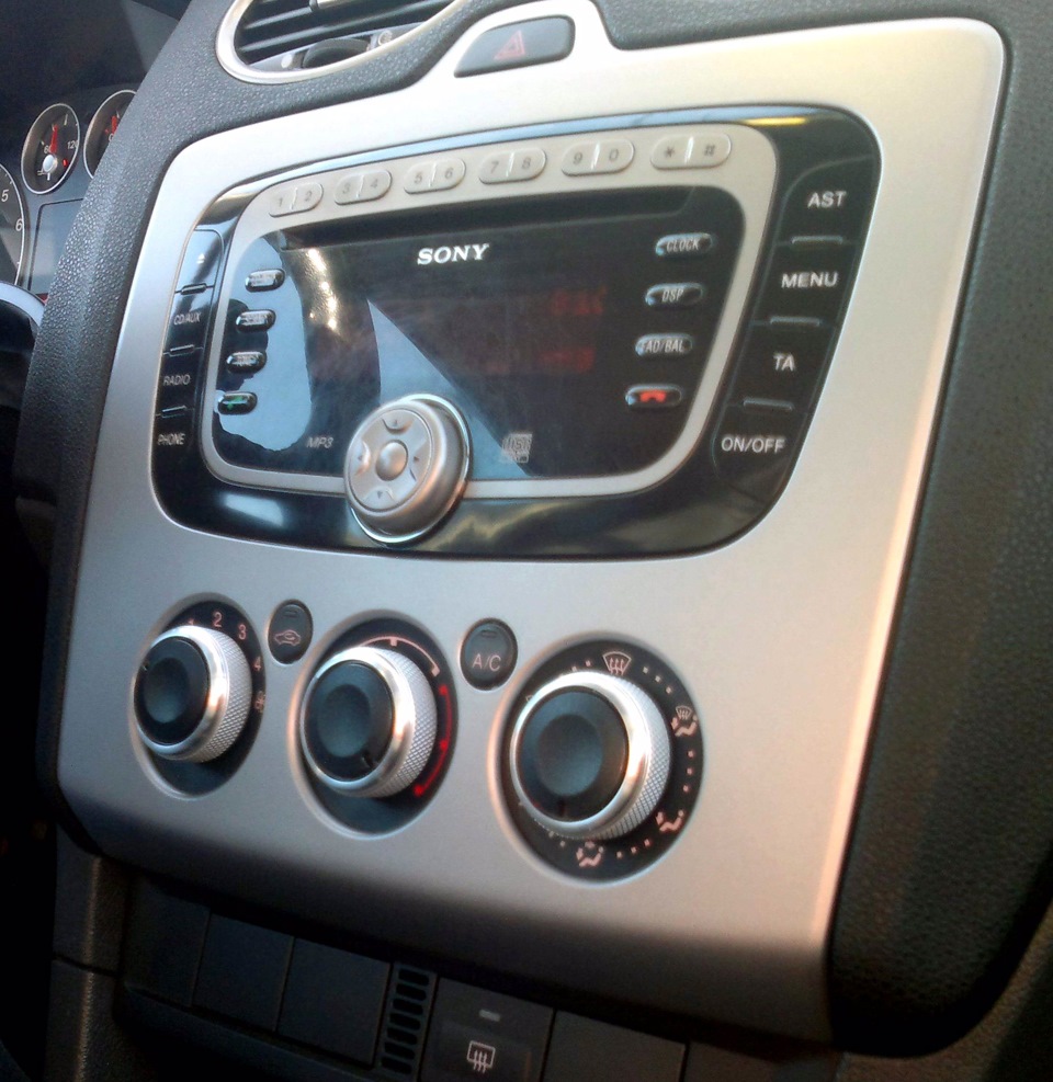 Стайлинговые ручки кондиционера — Ford Focus II Hatchback, 1,6 л, 2007 ...