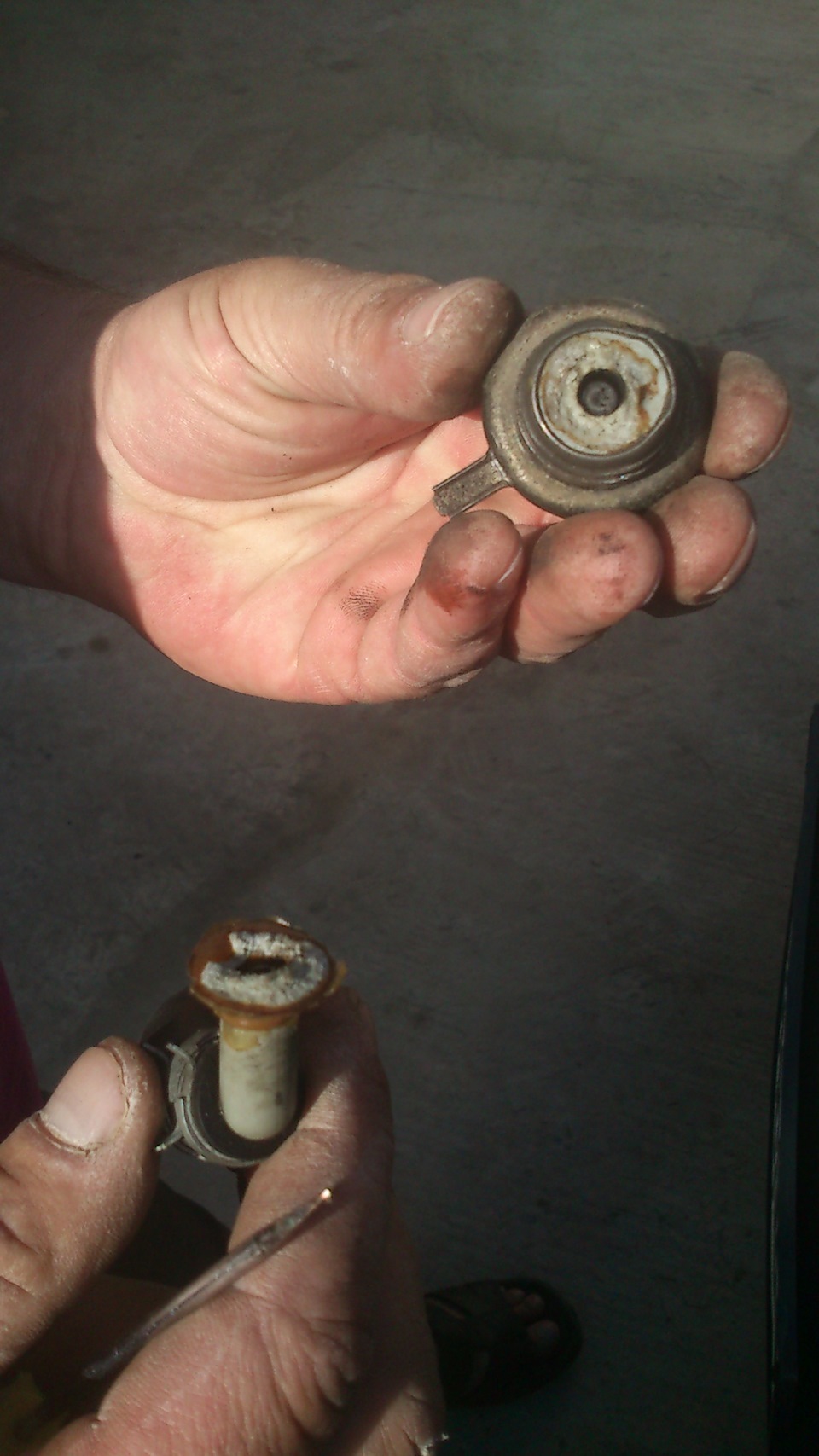 Обломилась трубка, в поисках подсоса и источников подтеков. — Toyota ...