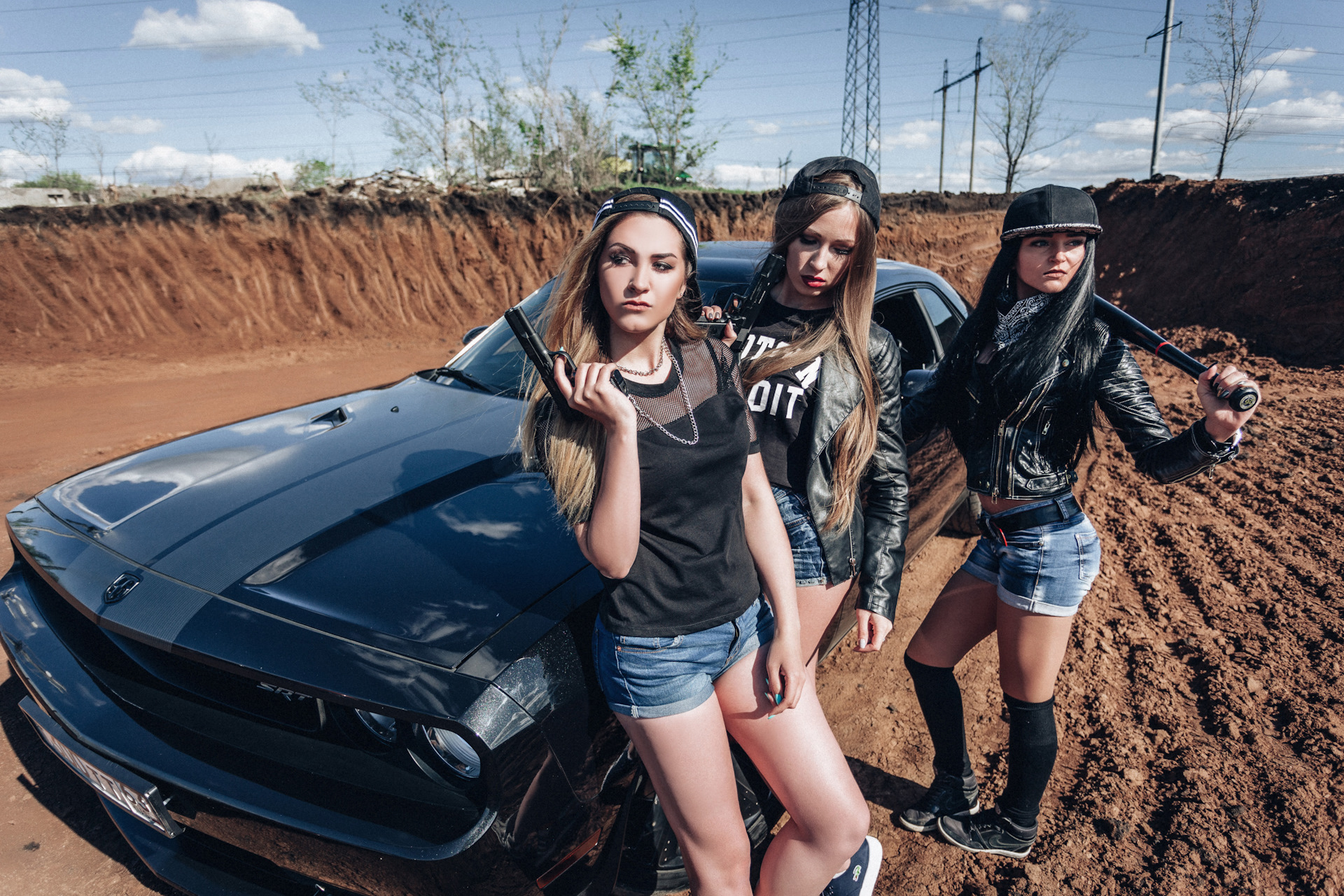 Bad girls & Dodge Challenger SRT8.