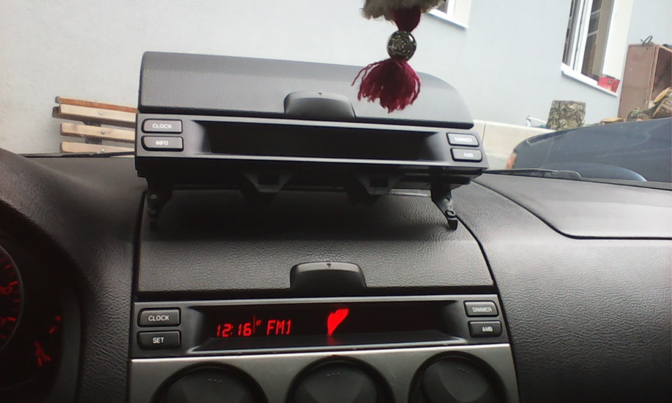 Экран мазда 6. Дисплей Мазда 6. Подсветка дисплея Мазда 6 2003-2005. Дисплей информации Mazda 6 2004. Дисплей Мазда шесть Джош.