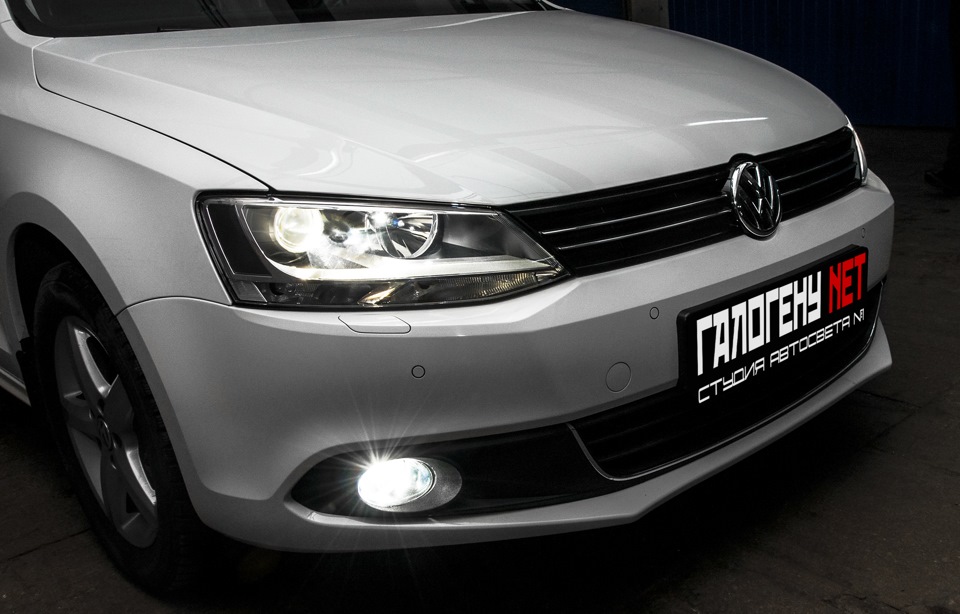 Volkswagen Jetta Sochi Edition — установка биксенона Hella 3R, замена ...