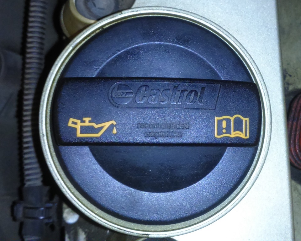 Оригинальная крышка на моём двигателе. — Audi A6 (C6)