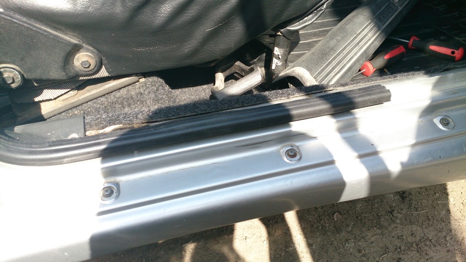 Новые бархотки на задние двери и замена уплотнителей дверей — Lada 2115 ...