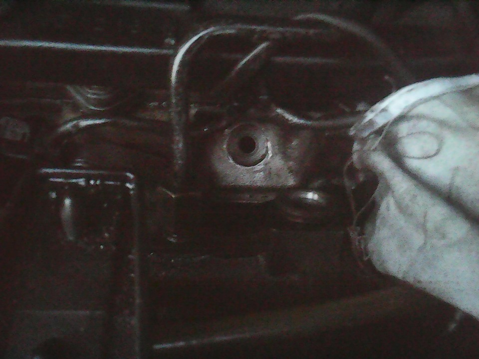 Вытянул обломанную свечу без снятия головки. — Mercedes-Benz Vito (1G ...