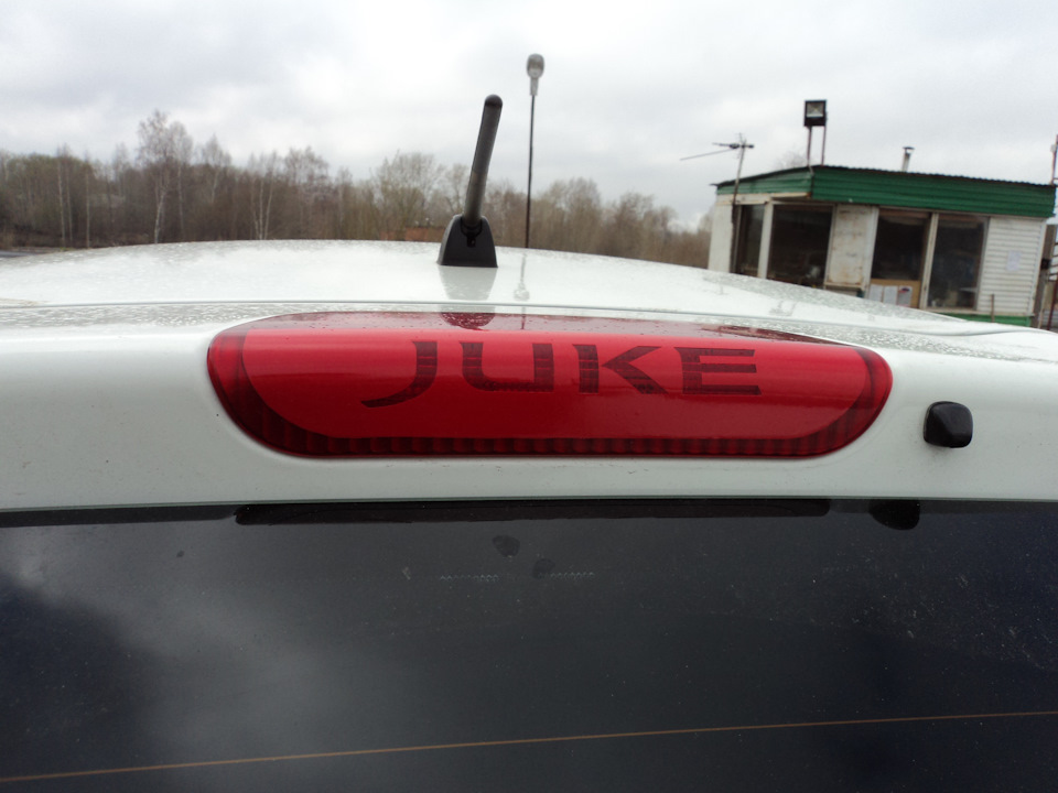 Наклейка на стоп сигнал. — Nissan Juke (1G), 1,6 л, 2013 года ...