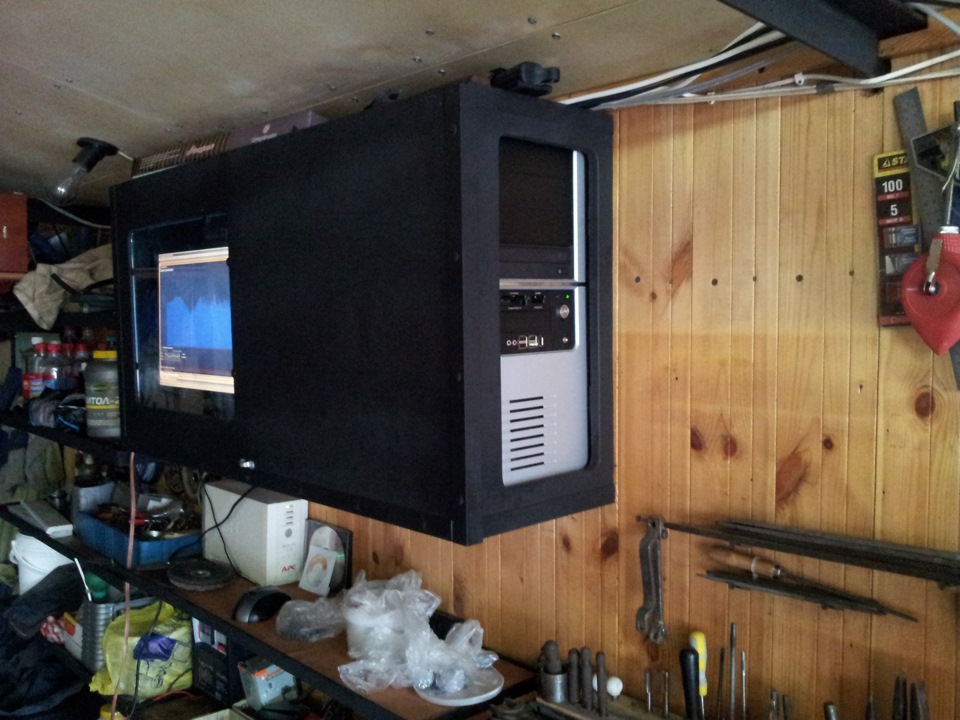 Пк в гараж. Место для компьютера в гараже. Компьютер в гараже. Пк в гараж. Проводка в гараже драйв2.