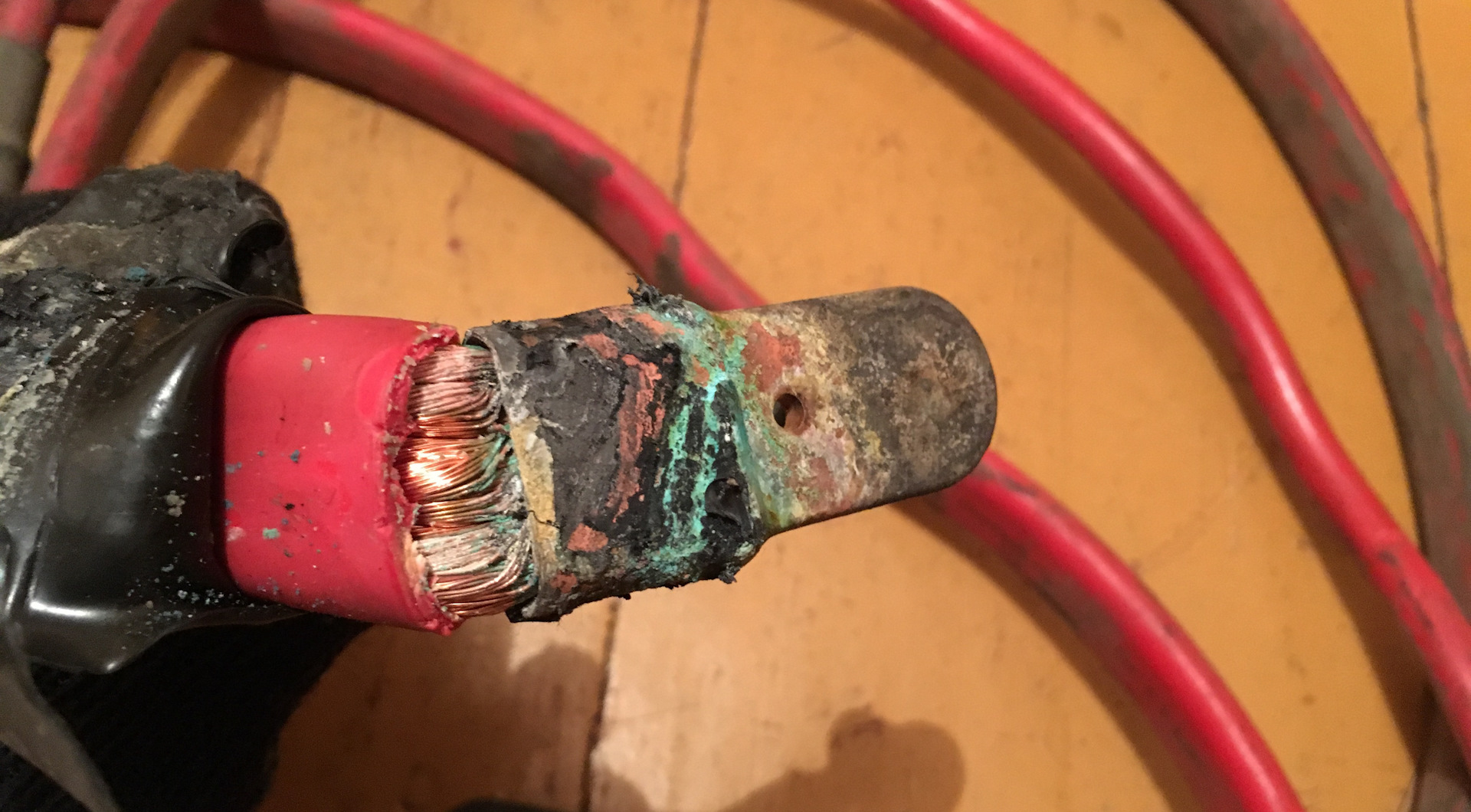 Сгоревший кабель