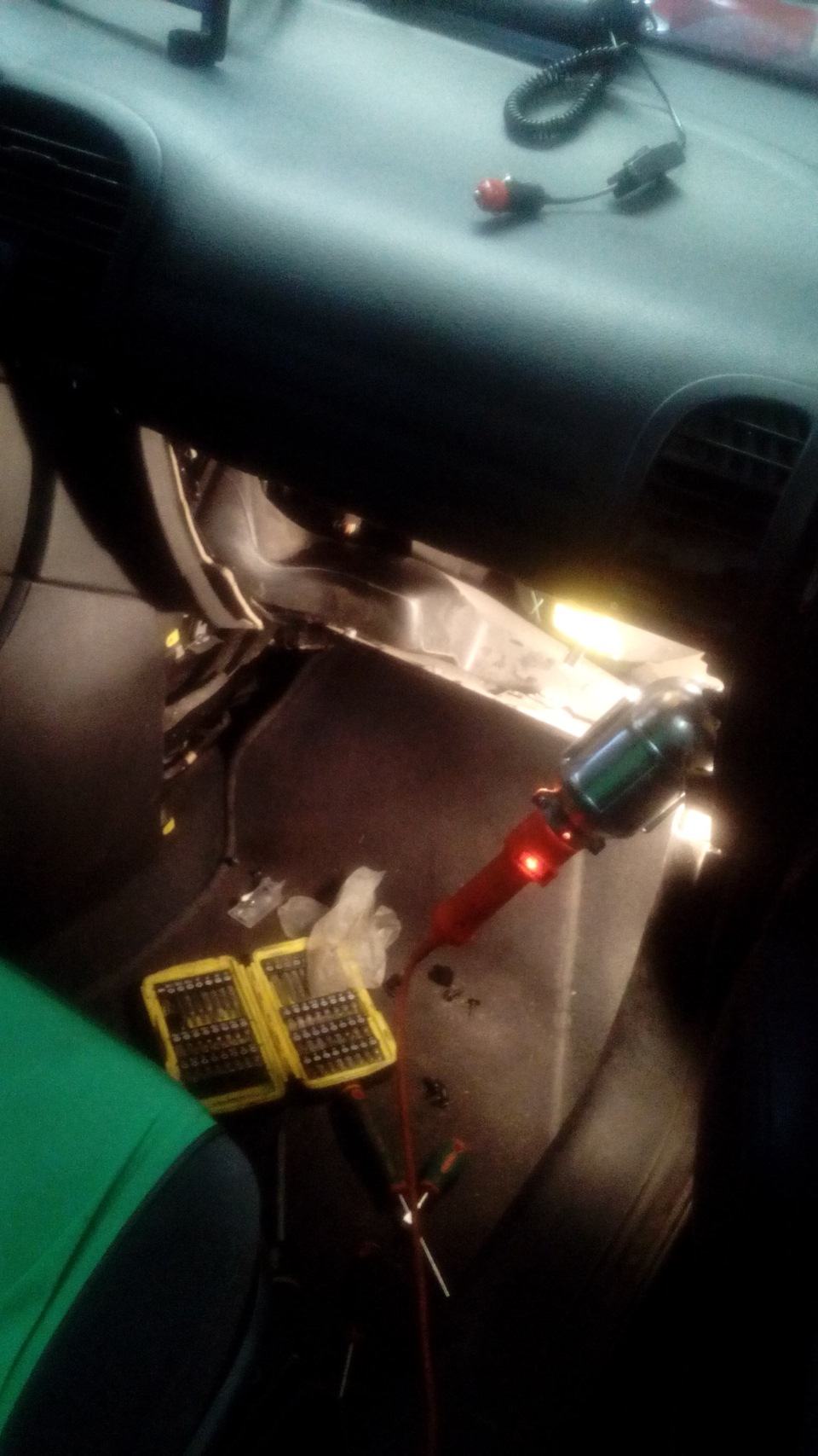 Замена аккумулятора / Резистивная сборка — замена термопредохранителя 2 ...