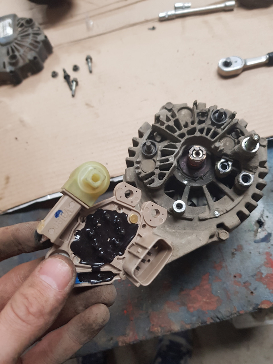 Замена регулятора напряжения генератора — Hyundai Sonata IV (EF), 2 л ...