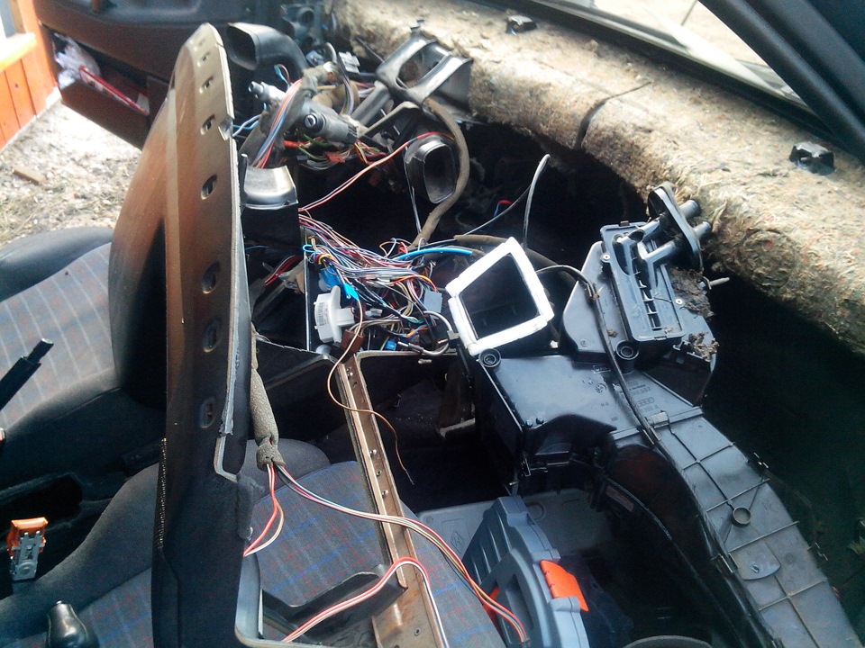 Замена радиатора печи — Volkswagen Passat B3, 2 л, 1991 года | своими ...