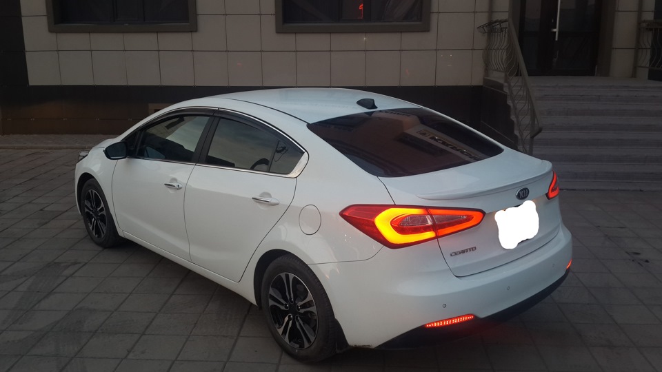 Р‘РµР»С‹Р№ Kia Cerato Рј425РєРј13