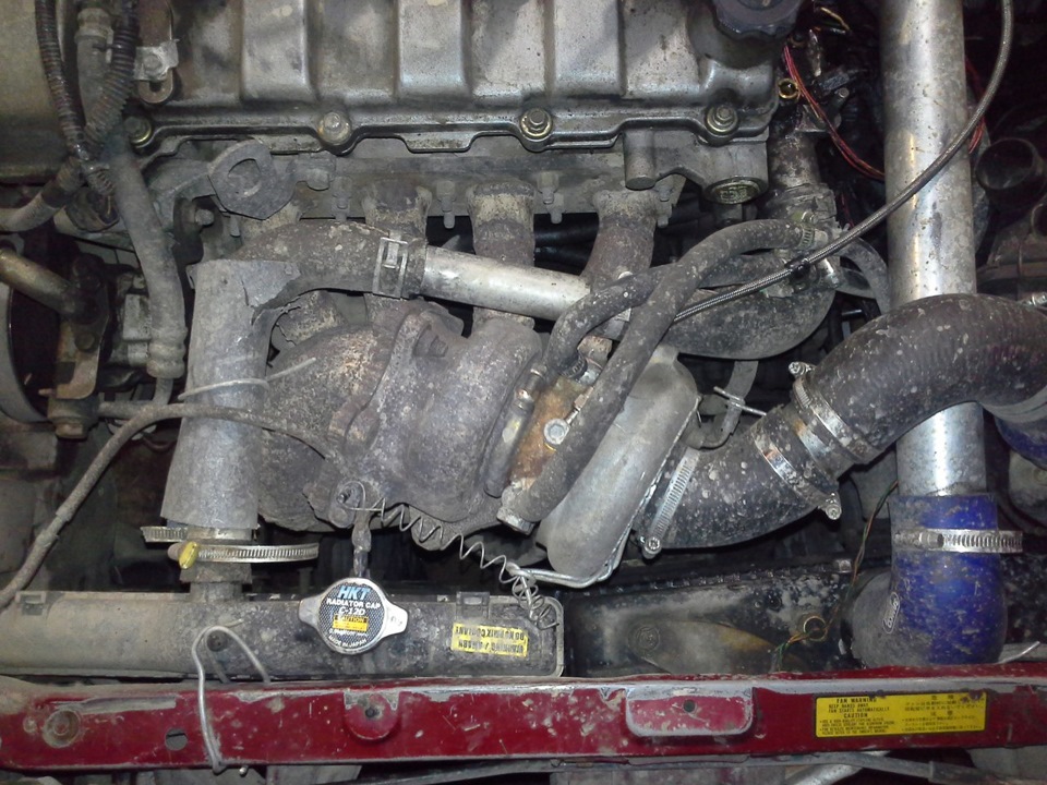 Блин на TD05 уже актуатор не поместился, как видите вместо него пружинка, итог более поздний выход на буст плюс он плавнее это уже 3000-4000 — Mazda 626 IV (GE)