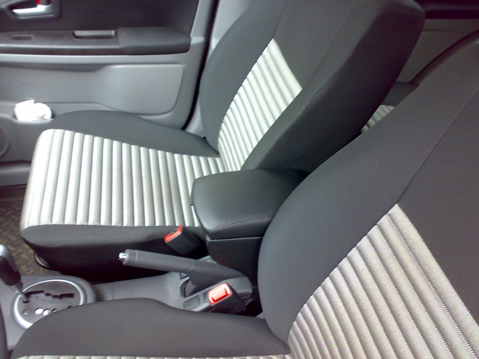 Подлокотник — Suzuki SX4 (1G), 1,6 л, 2012 года | аксессуары | DRIVE2