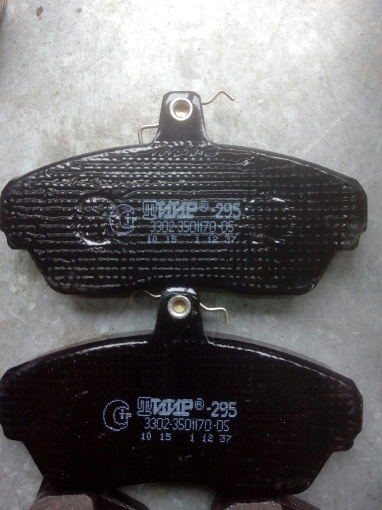 Колодки ТИИР295 на — Lada Приора хэтчбек. Запчасти на фото: 33023501170